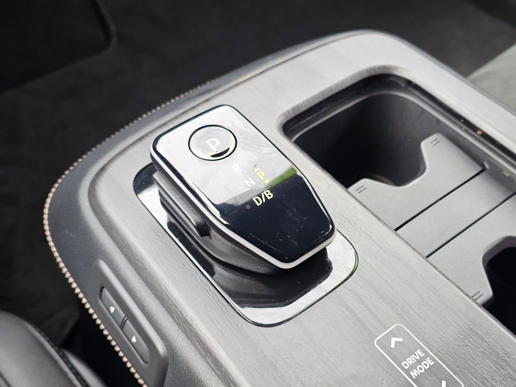 Used 2024 Nissan Ariya AWD image 25