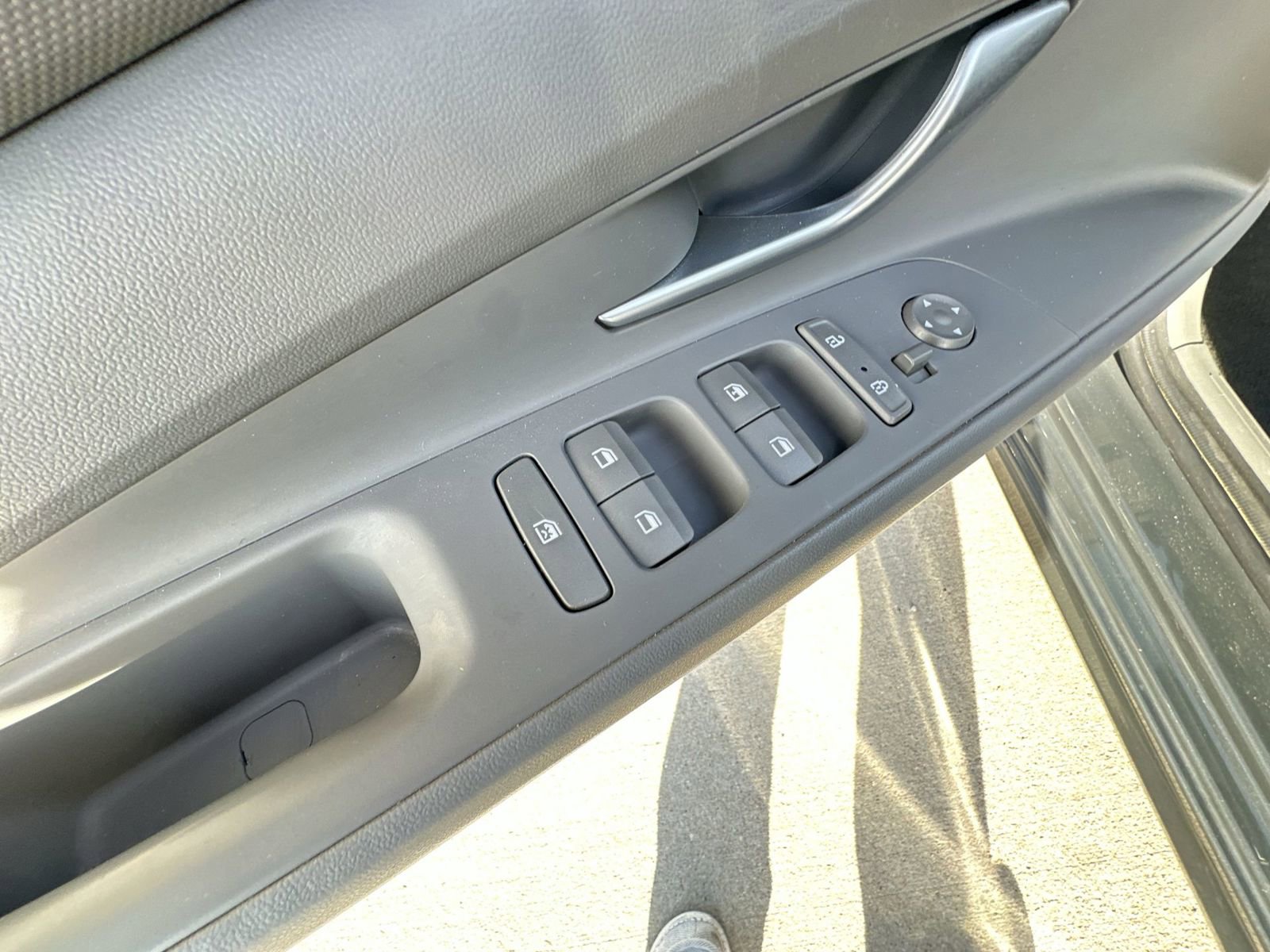 Used 2023 Hyundai Elantra SE image 22