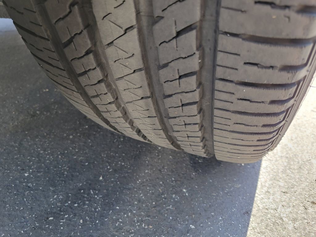 Used 2023 Jeep Grand Cherokee L Laredo image 28