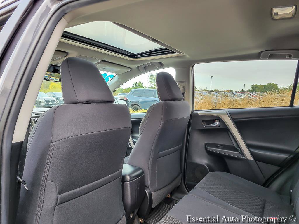 Used 2018 Toyota RAV4 XLE AWD/4WD image 12