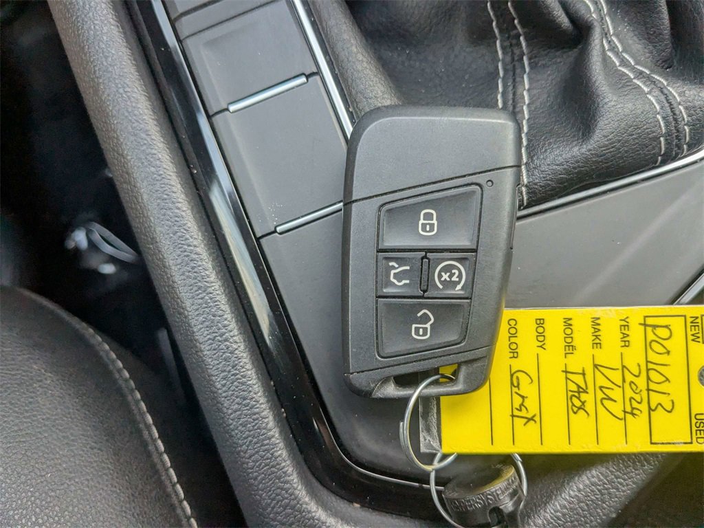 Used 2024 Volkswagen Taos SE image 21