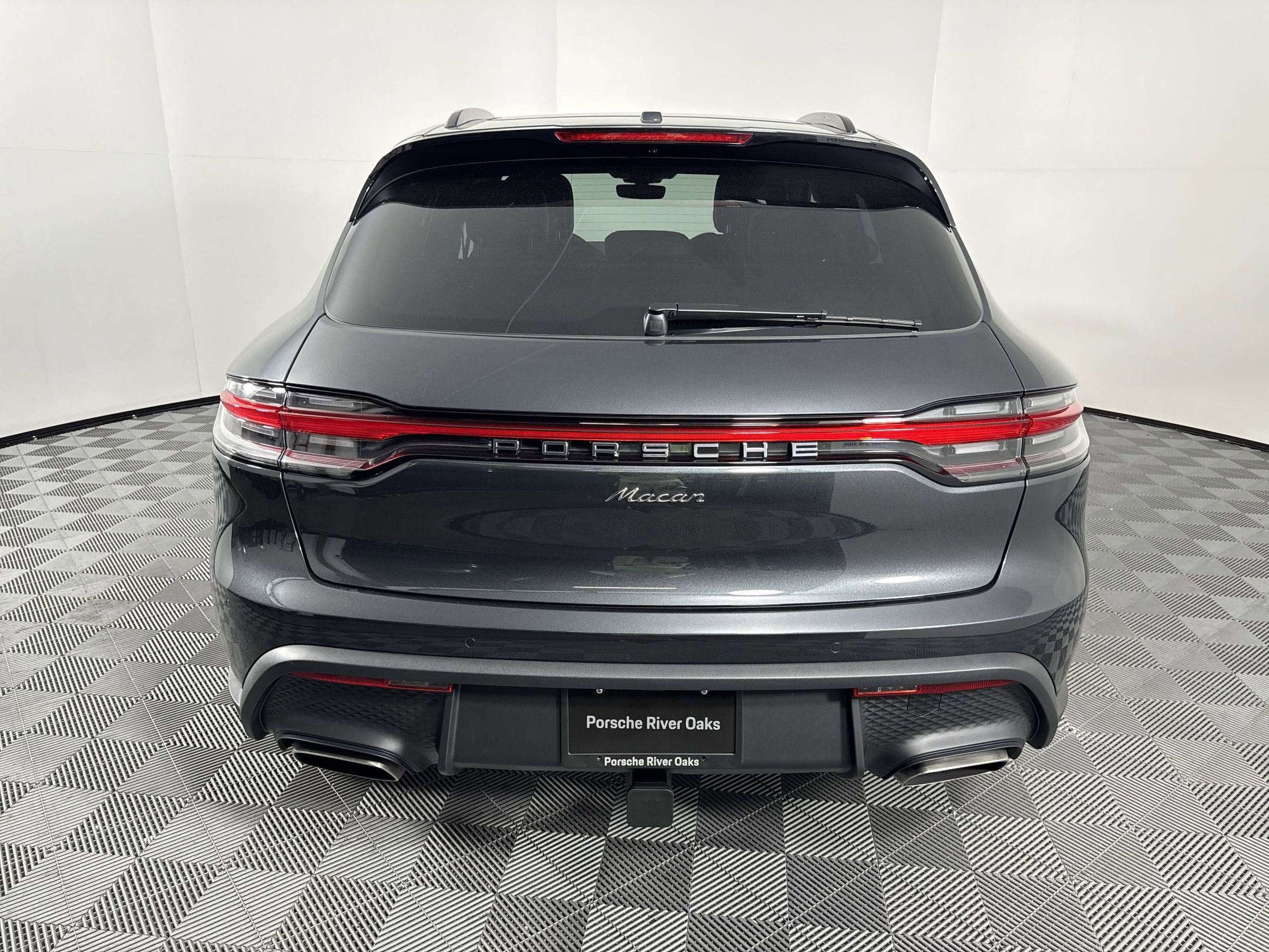 Certified 2025 Porsche Macan image 6