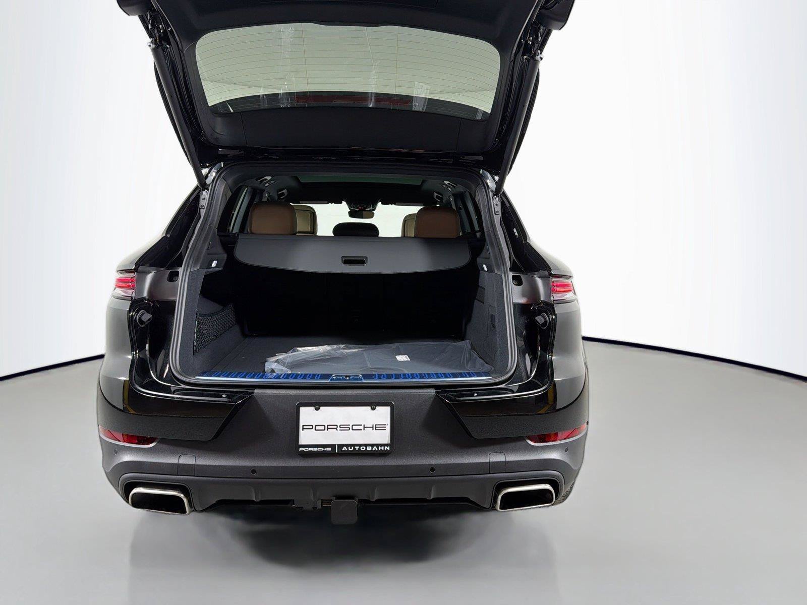 Certified 2026 Porsche Cayenne AWD/4WD image 34
