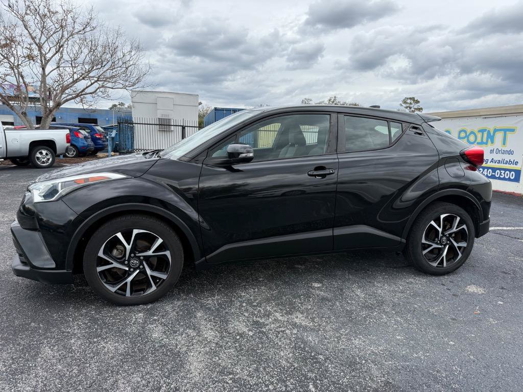 Used 2019 Toyota C-HR XLE FWD image 2