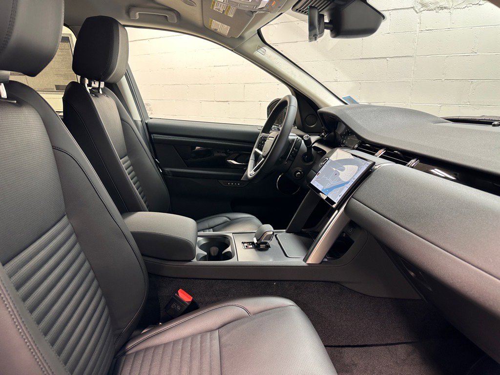 New 2025 Land Rover Discovery Sport S image 8