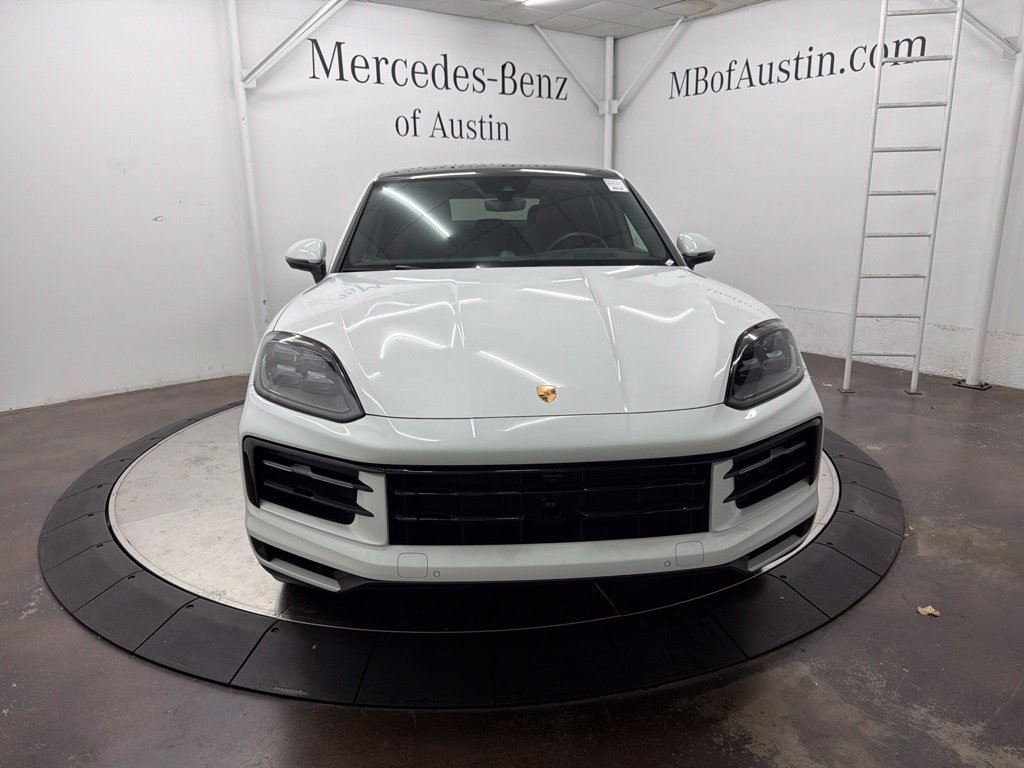 Used 2025 Porsche Cayenne S AWD/4WD image 2