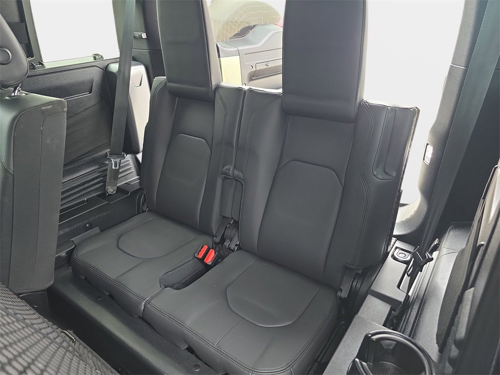 Used 2023 Land Rover Defender 110 X-Dynamic SE image 12