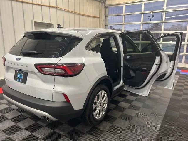 Used 2025 Ford Escape Active image 10