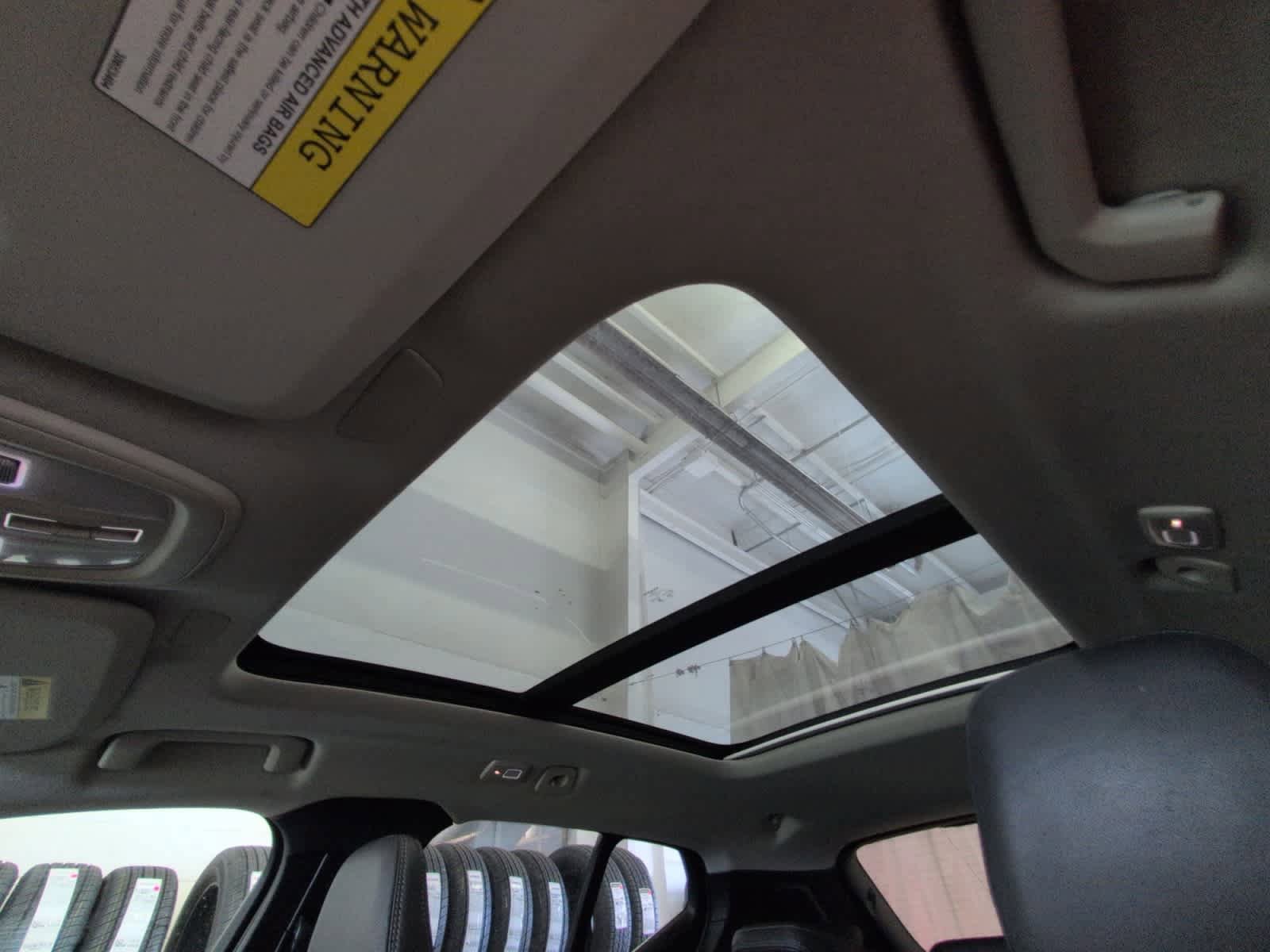 Used 2025 Volvo XC40 B5 Plus image 26