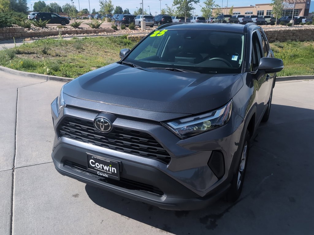 Used 2025 Toyota RAV4 XLE AWD/4WD image 4
