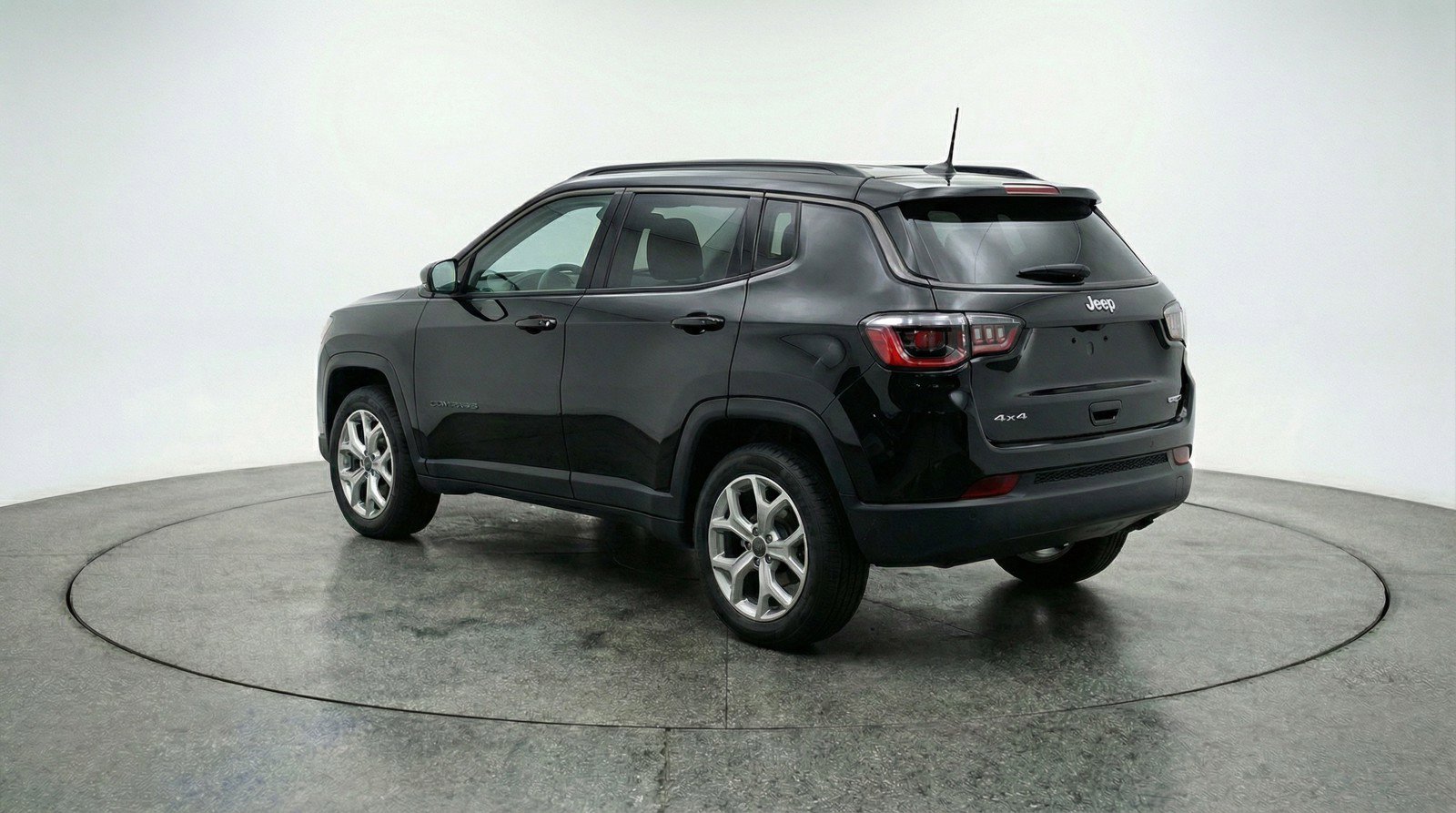 Used 2025 Jeep Compass Latitude AWD/4WD image 6