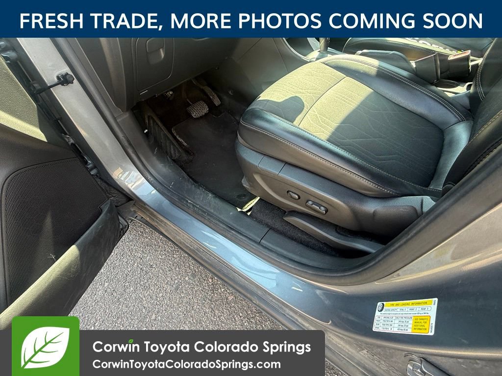Used 2019 Chevrolet Trax LT w/ LT Convenience Package FWD image 11