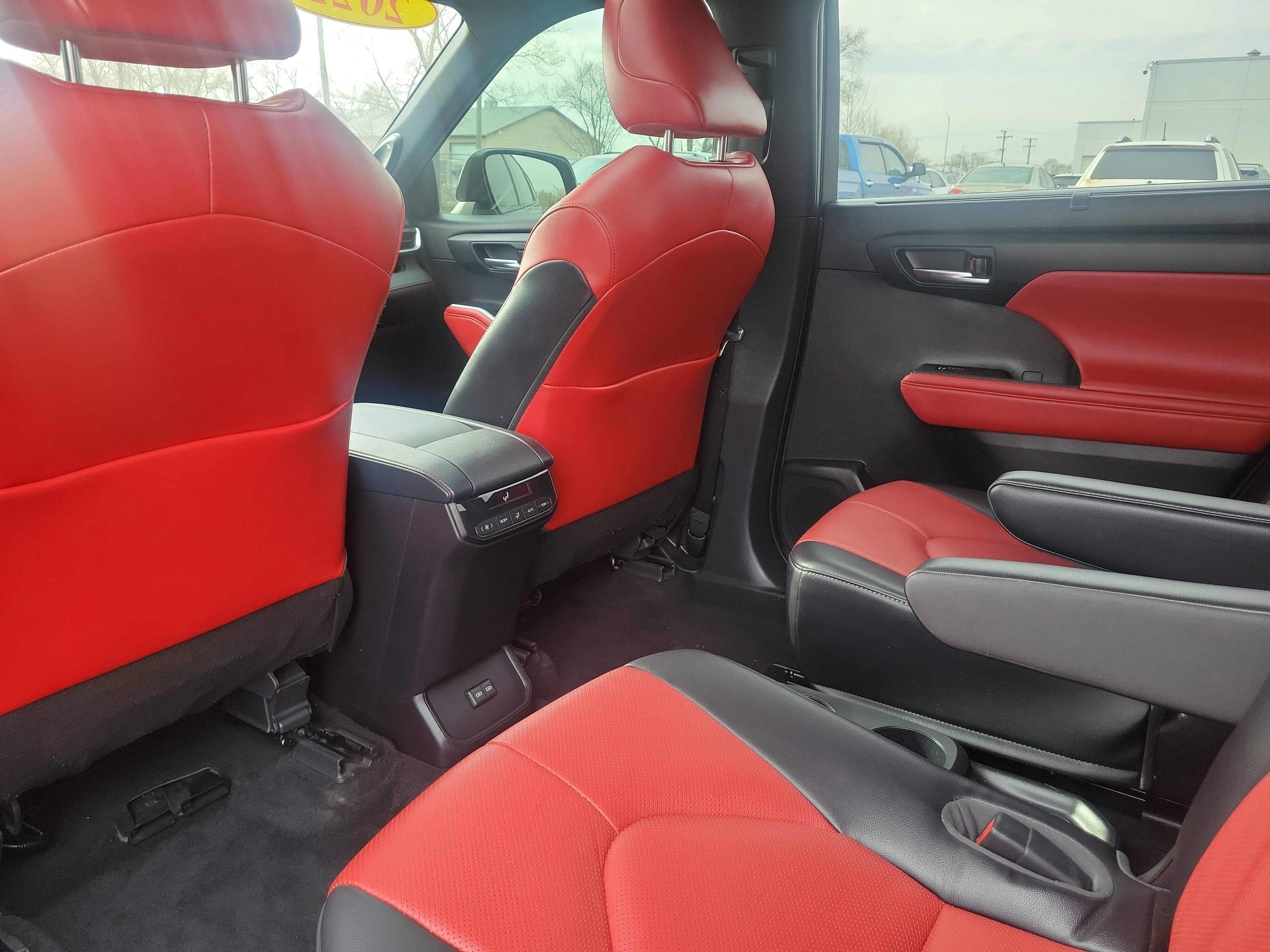 Used 2022 Toyota Highlander XSE image 10