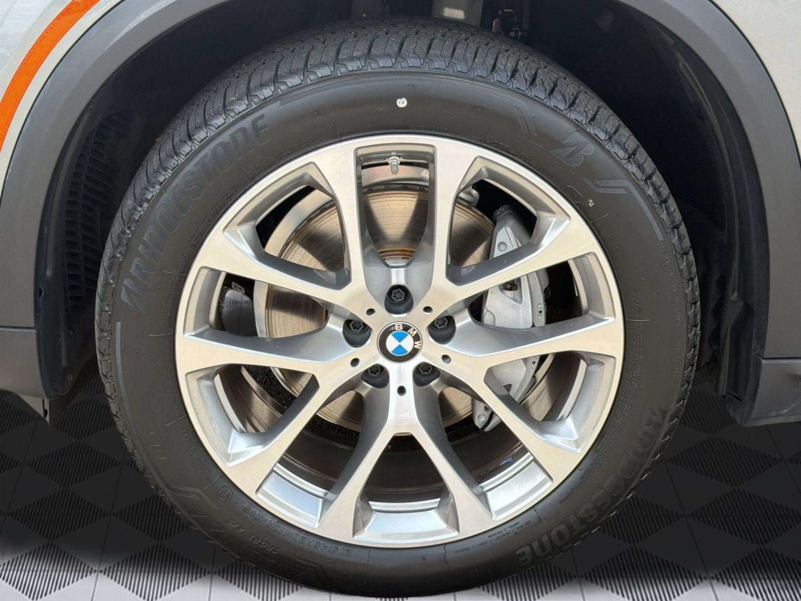 Used 2024 BMW X5 xDrive40i w/ Parking Assistance Package AWD/4WD image 13