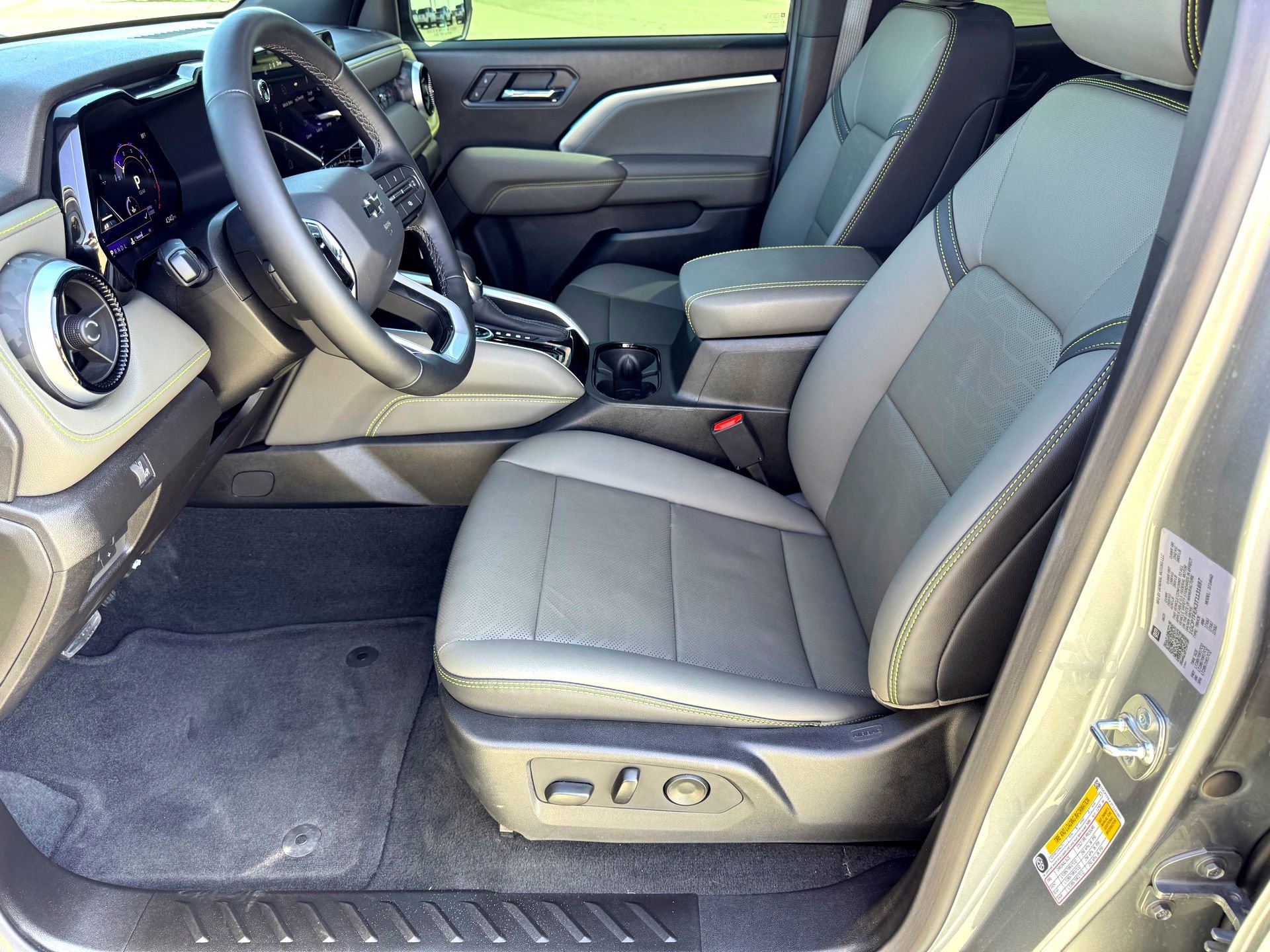 Used 2026 Chevrolet Colorado ZR2 w/ Technology Package image 11