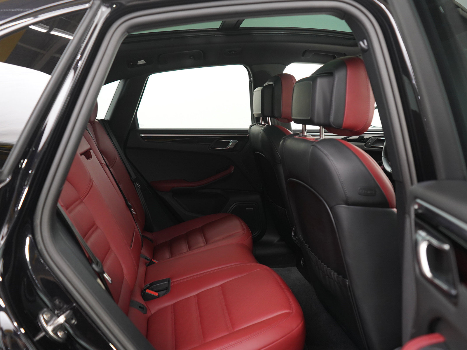 Used 2024 Porsche Macan S AWD/4WD image 12