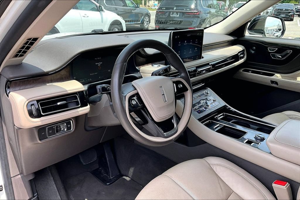 Used 2023 Lincoln Aviator Reserve w/ Equipment Group 201A AWD/4WD image 13