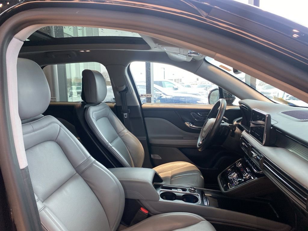 Used 2020 Lincoln Corsair Standard w/ Premium Package image 12