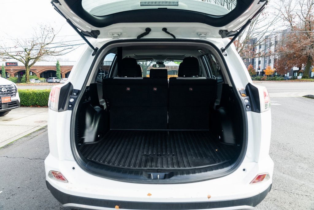 Used 2018 Toyota RAV4 XLE image 7