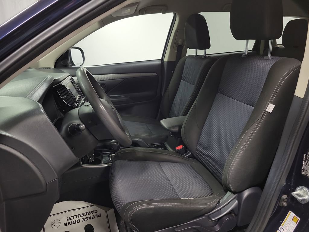 Used 2018 Mitsubishi Outlander SE image 14