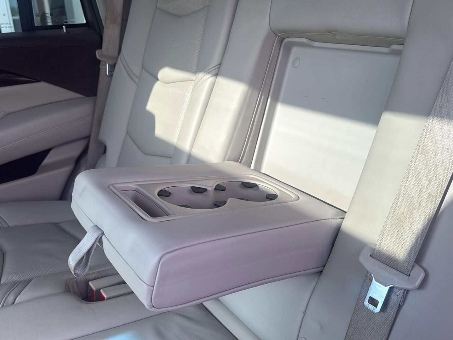 Used 2015 Cadillac Escalade Luxury AWD/4WD image 15