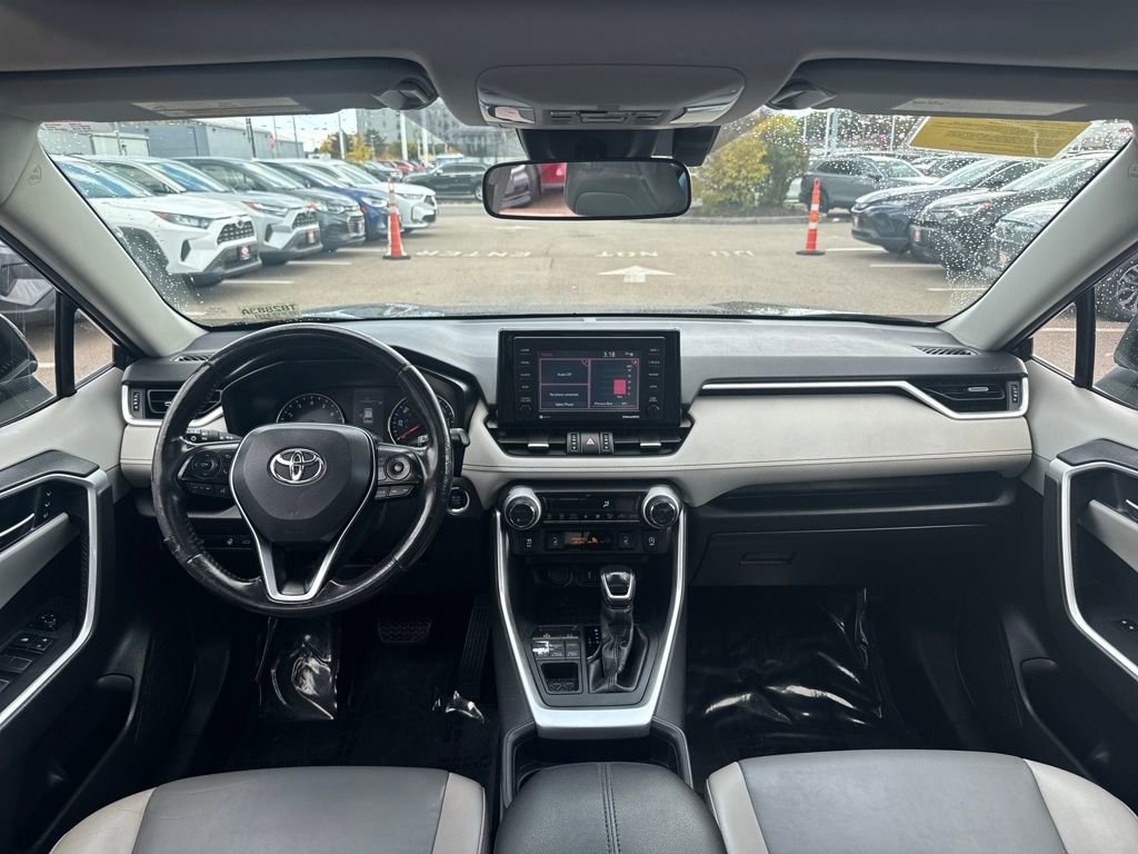 Used 2021 Toyota RAV4 XLE Premium image 10