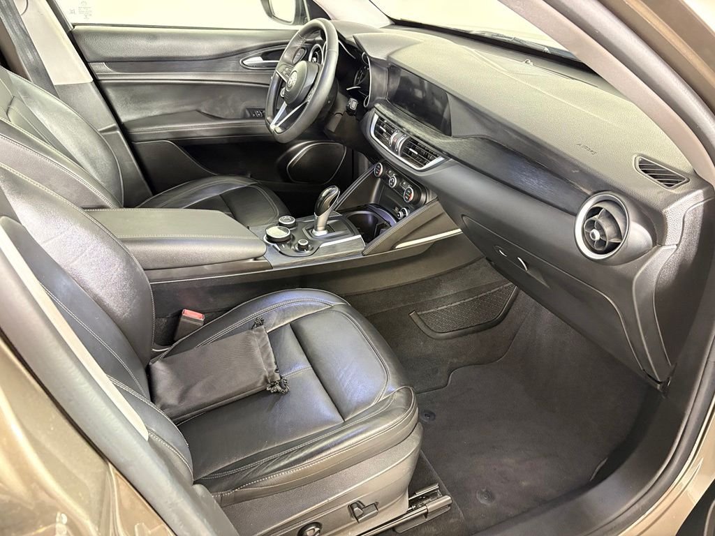 Used 2019 Alfa Romeo Stelvio w/ Nero Edizione RWD image 17