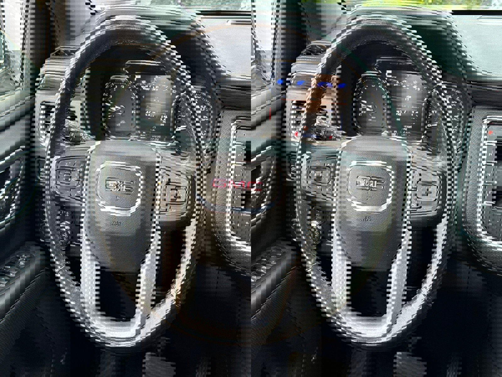 Certified 2021 GMC Yukon SLT w/ SLT Luxury Plus Package image 25