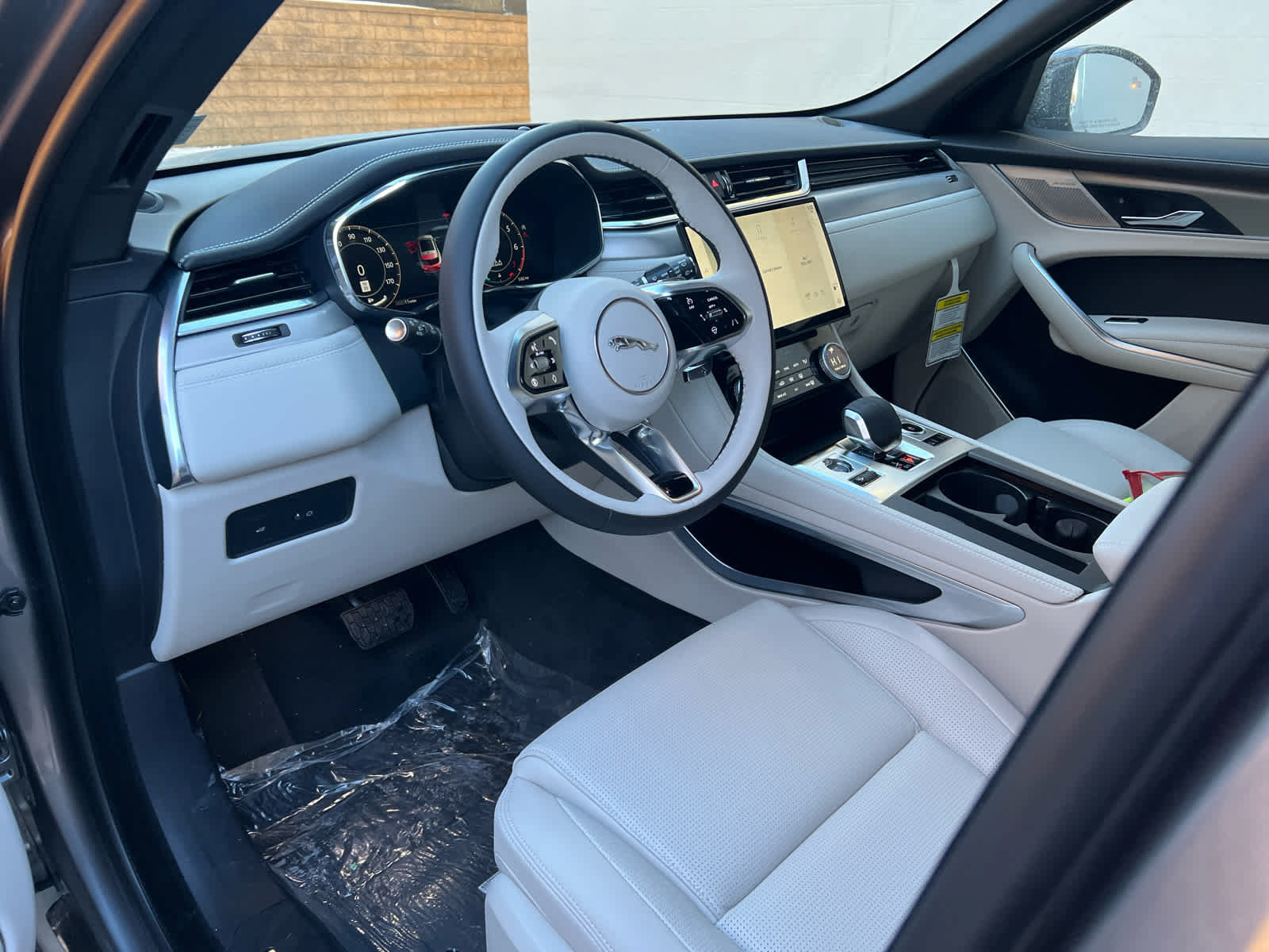 Used 2025 Jaguar F-PACE R-Dynamic S AWD/4WD image 12