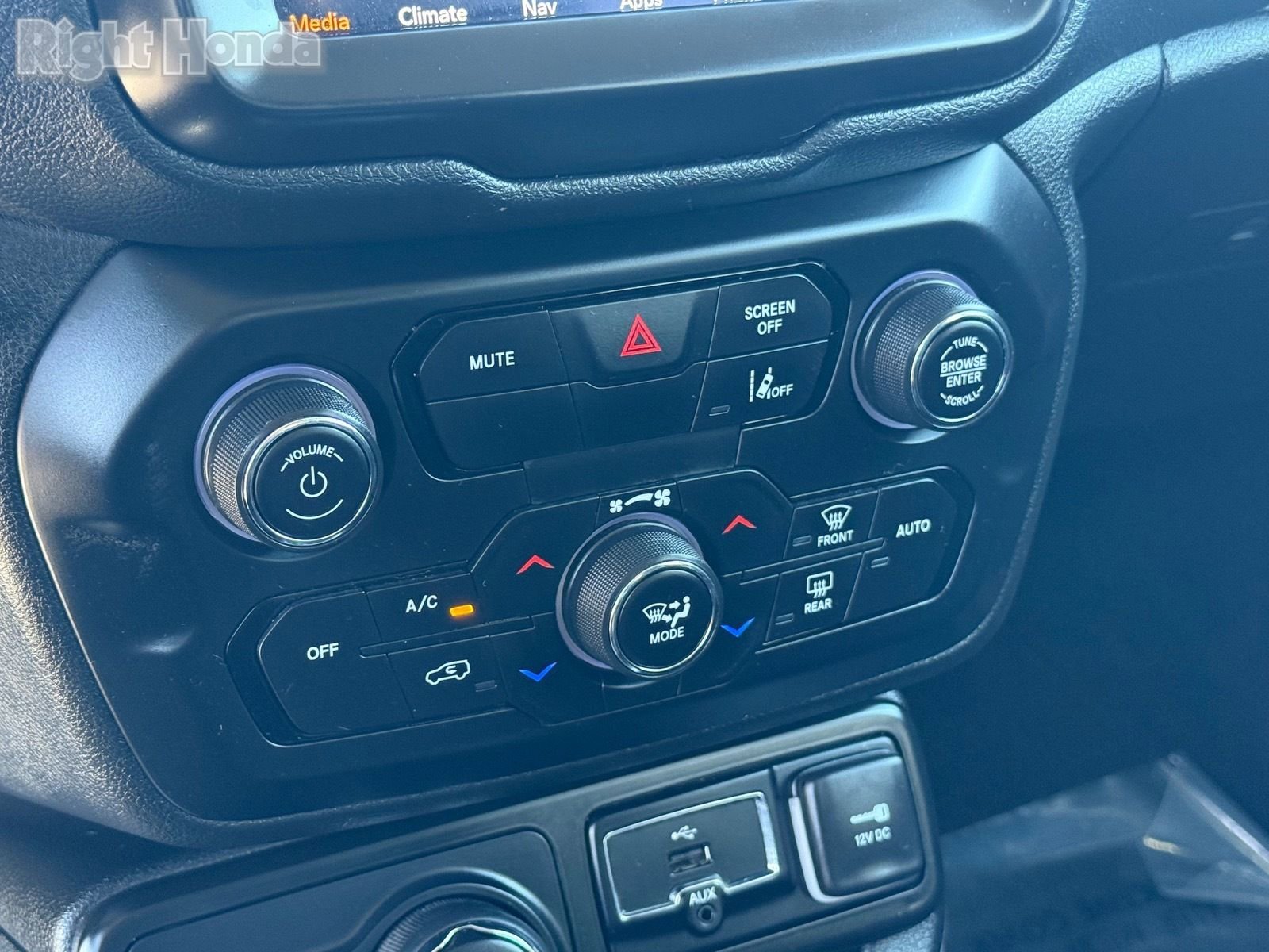 Used 2023 Jeep Renegade Latitude image 23