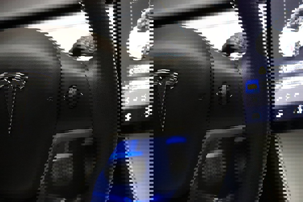 Used 2020 Tesla Model 3 Performance image 23