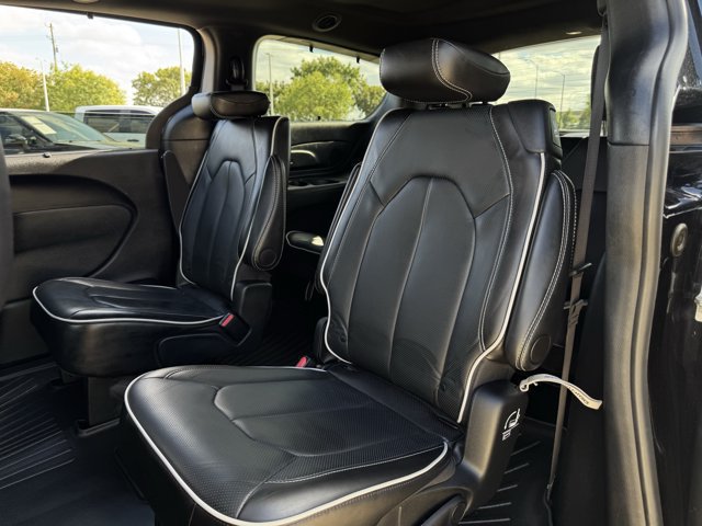 Used 2025 Chrysler Pacifica Limited FWD image 30