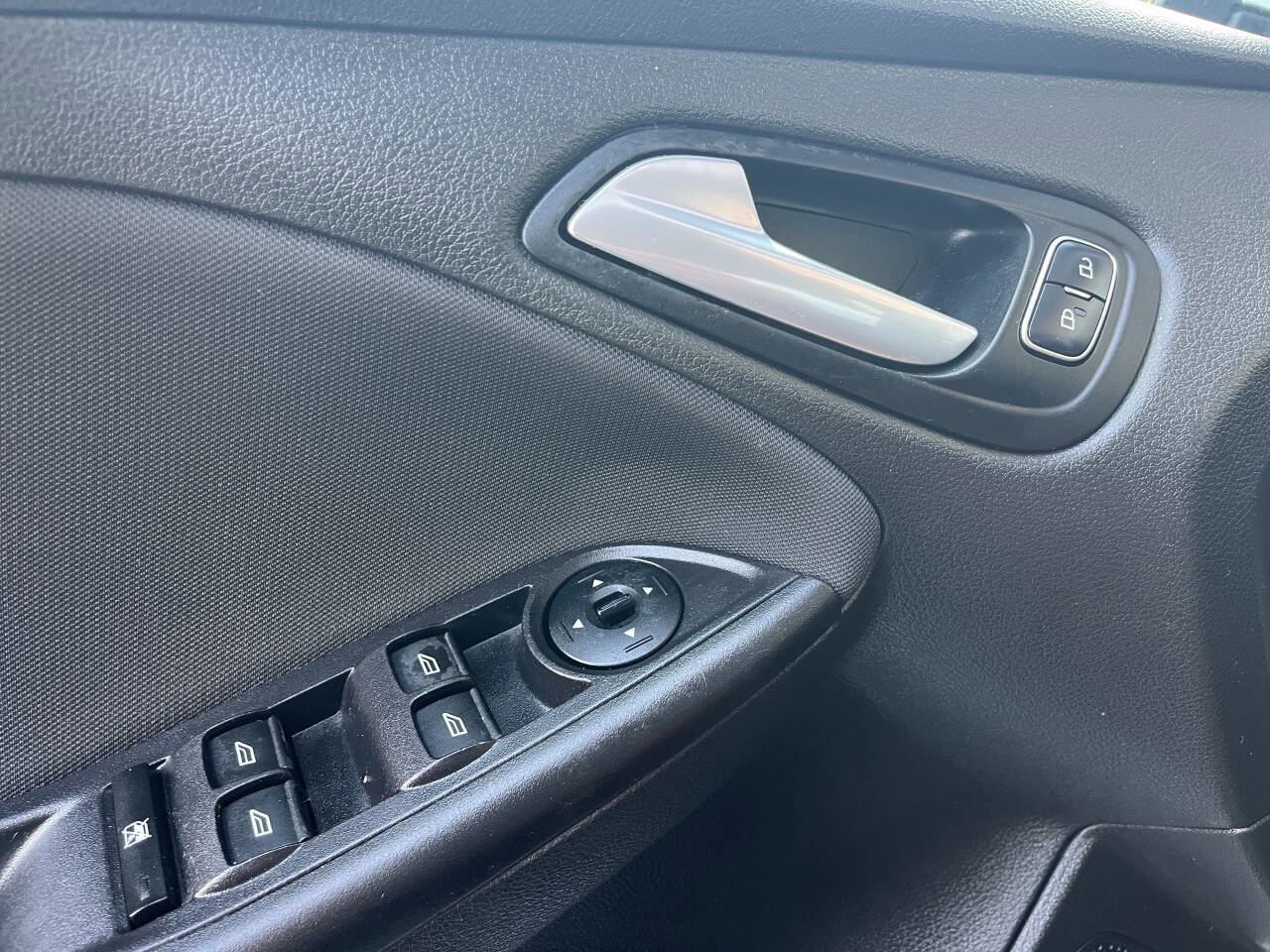 Used 2015 Ford Focus SE image 18