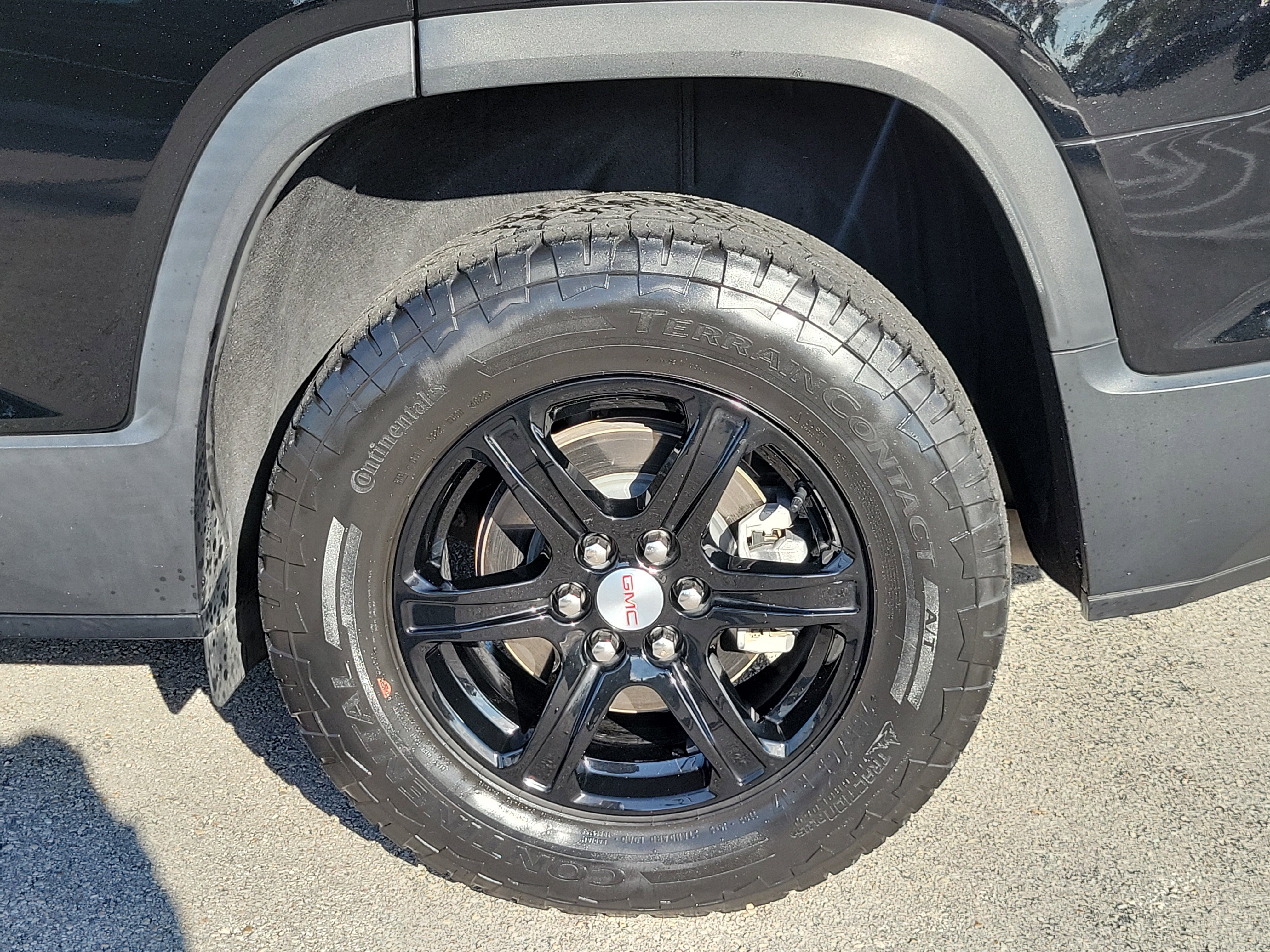 Used 2023 GMC Acadia AT4 w/ Technology Package image 30