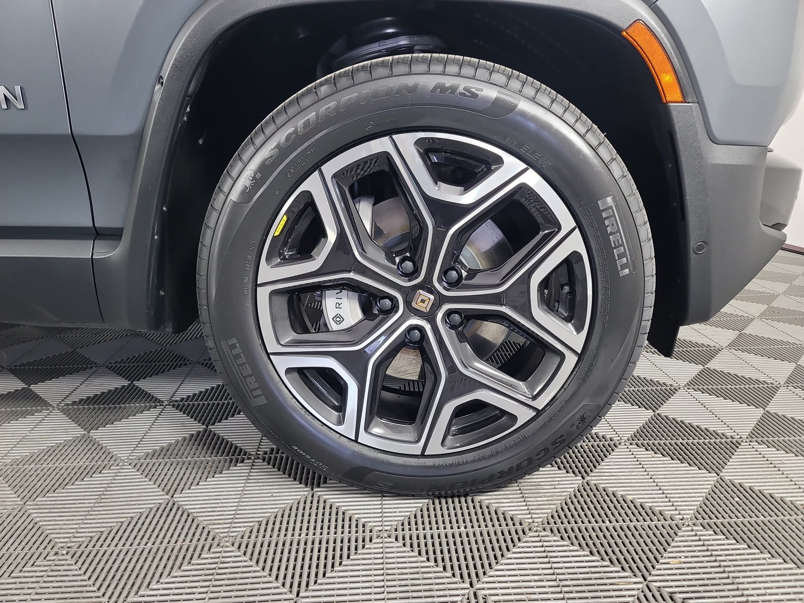 Used 2024 Rivian R1T Adventure Dual AWD/4WD image 11