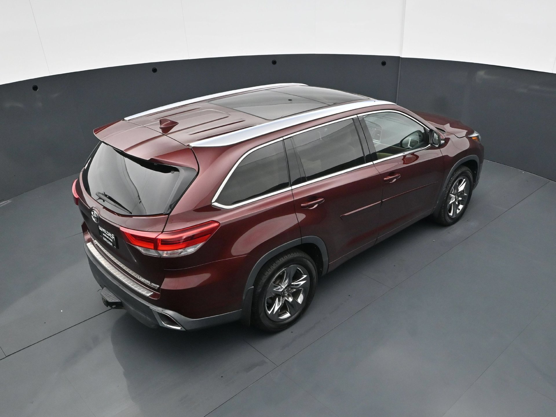 Used 2018 Toyota Highlander Limited Platinum w/ Carpet Mat Package (TMS) AWD/4WD image 37