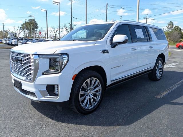 Used 2022 GMC Yukon XL Denali w/ Denali Premium Package image 6