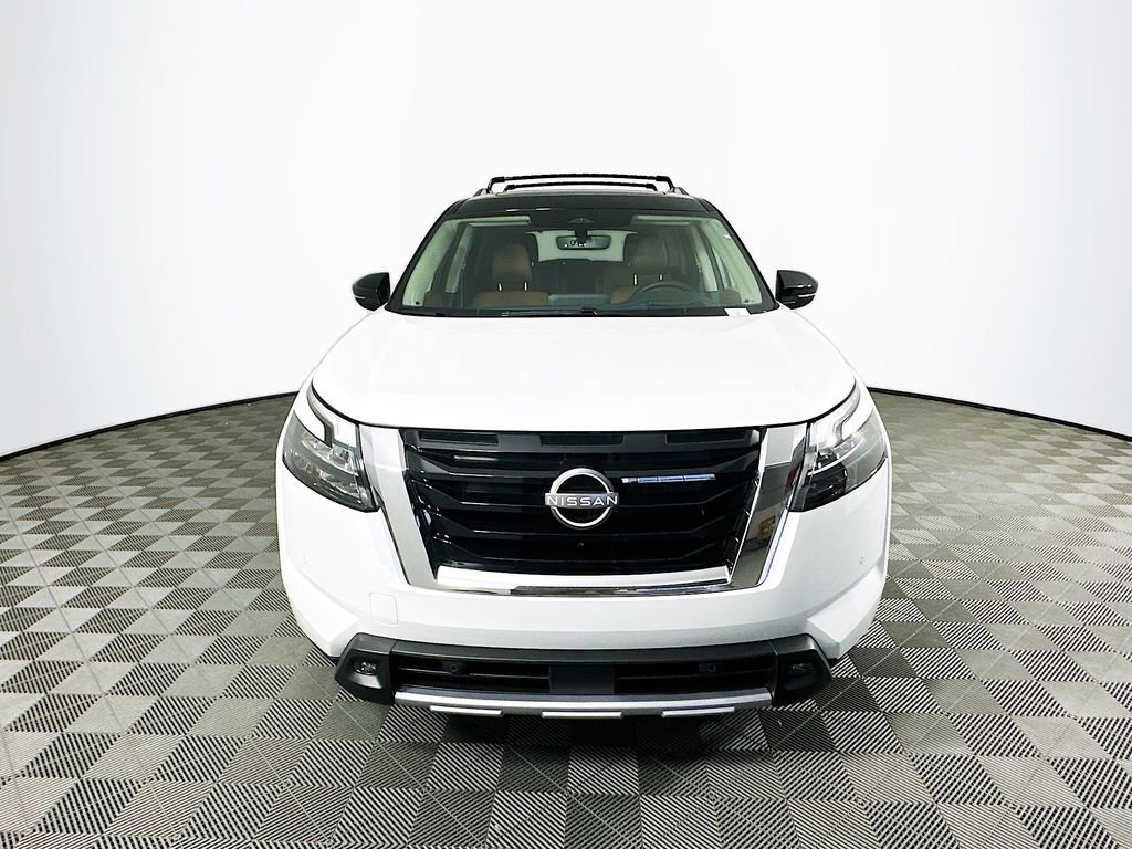 New 2025 Nissan Pathfinder Platinum image 4