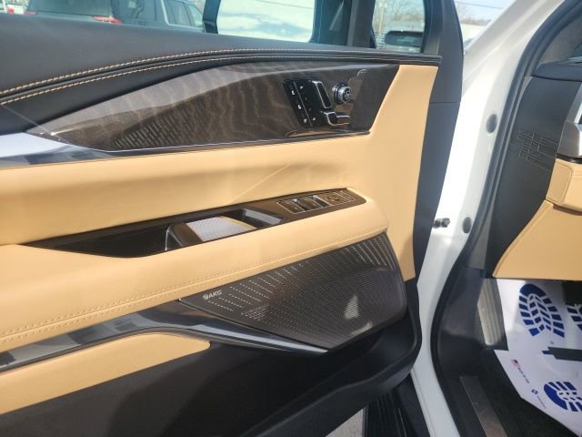 Used 2025 Cadillac Escalade IQ Sport 2 w/ LPO, ONYX Package image 9