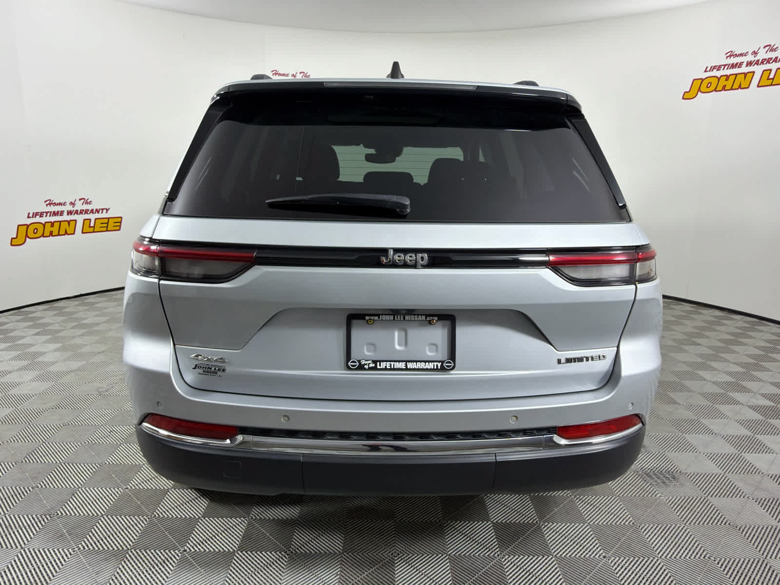 Used 2022 Jeep Grand Cherokee Limited AWD/4WD image 4