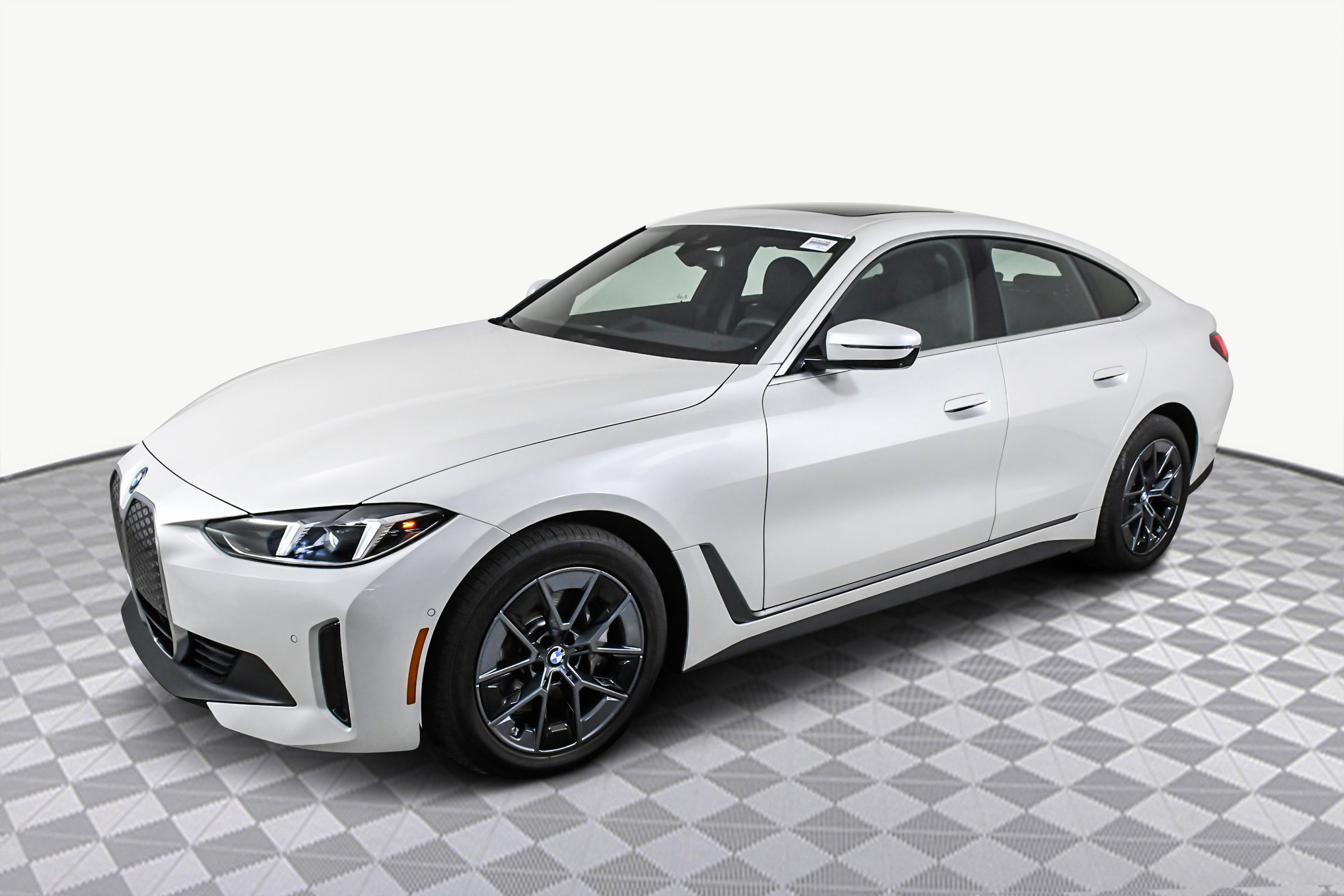 Used 2025 BMW i4 eDrive40 image 4