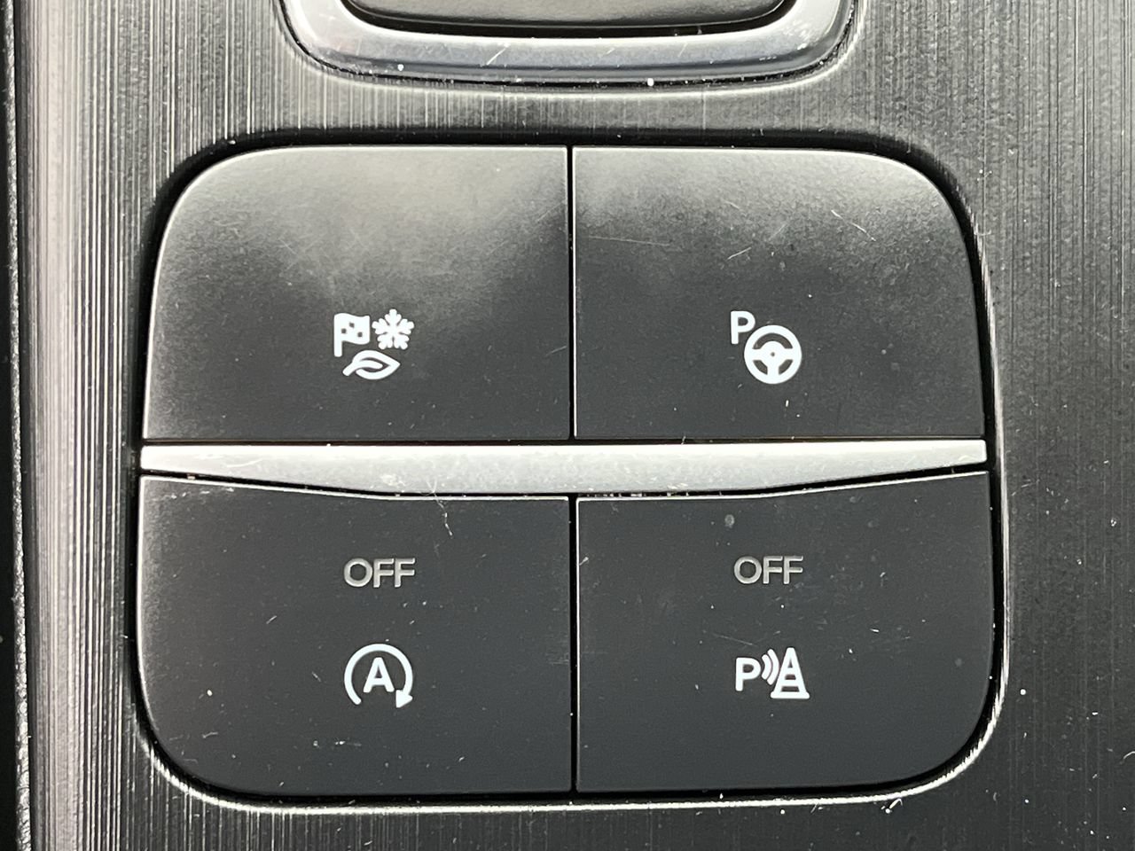 Certified 2020 Ford Escape Titanium AWD/4WD image 18