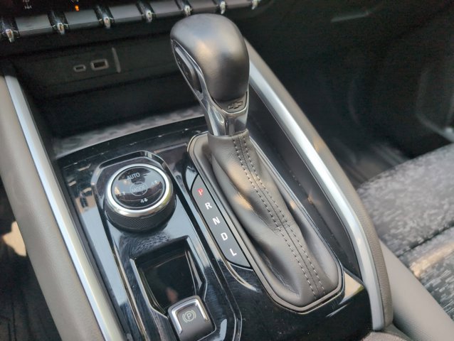 Used 2024 Chevrolet Colorado ZR2 w/ Technology Package AWD/4WD image 14