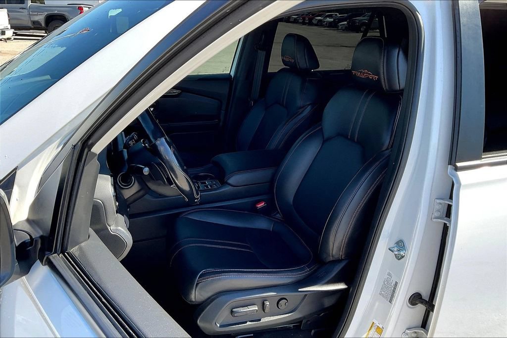 Used 2025 Honda Pilot TrailSport image 23