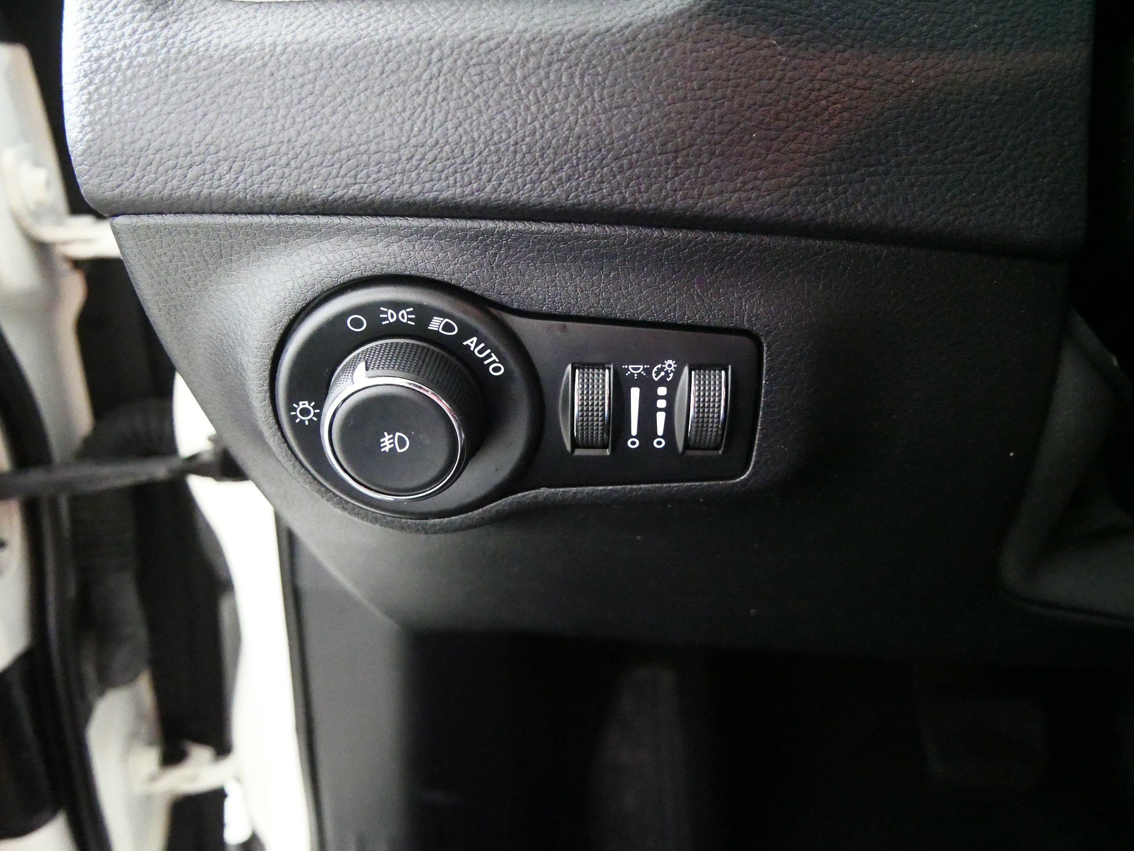Used 2018 Jeep Compass Latitude w/ Popular Equipment Group AWD/4WD image 26