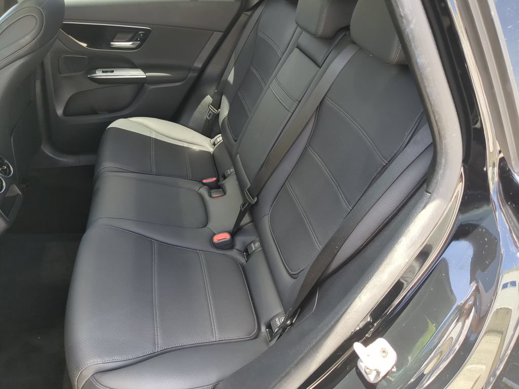 Used 2025 Mercedes-Benz GLC 300 image 16