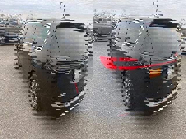 Used 2023 Chrysler Pacifica Touring-L image 7