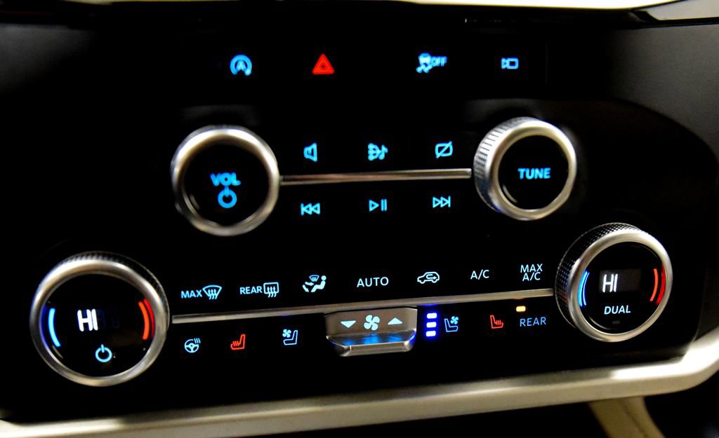 Used 2024 Ford Expedition Limited image 25
