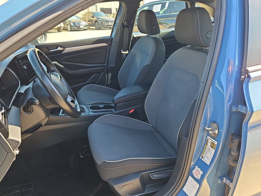 Used 2025 Volkswagen Jetta Sport FWD image 25
