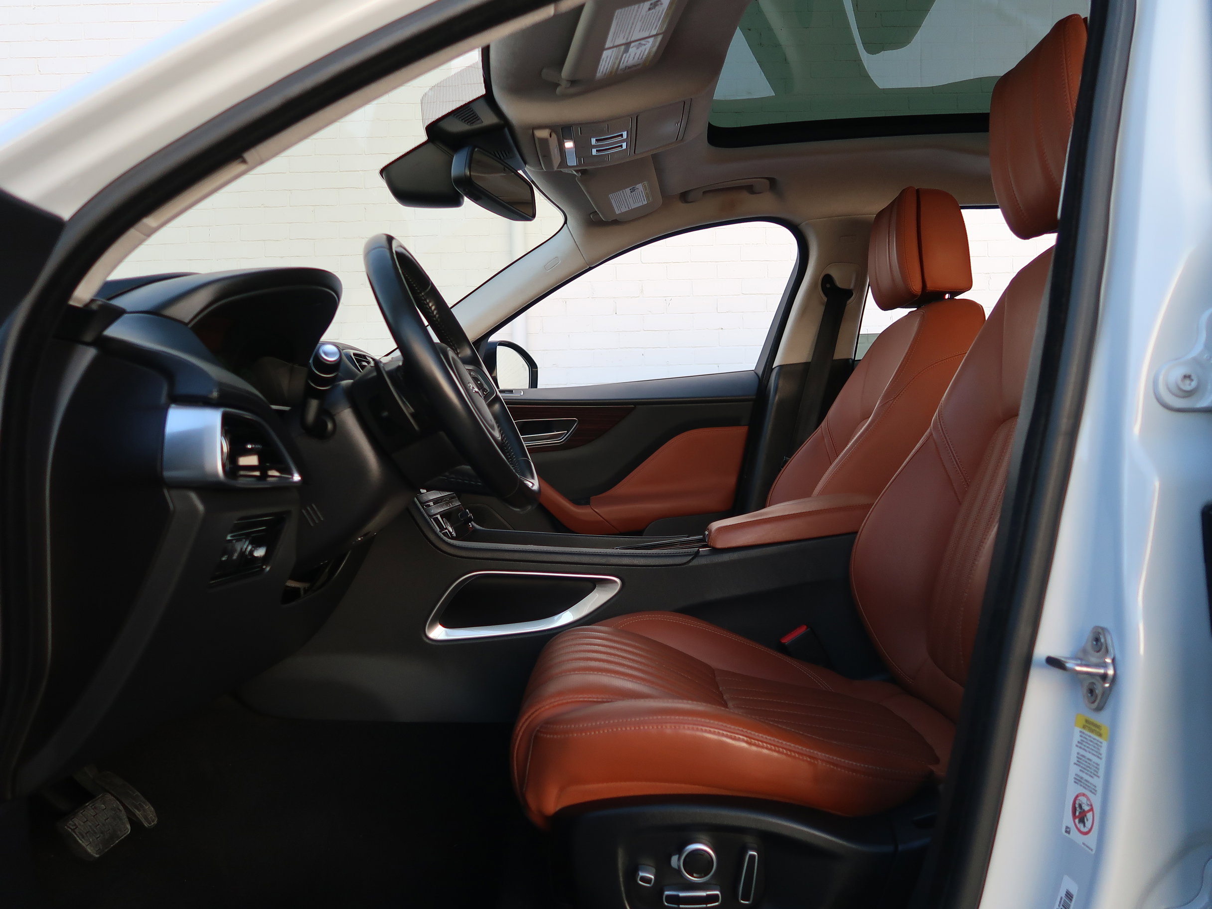 Used 2018 Jaguar F-PACE Portfolio image 37